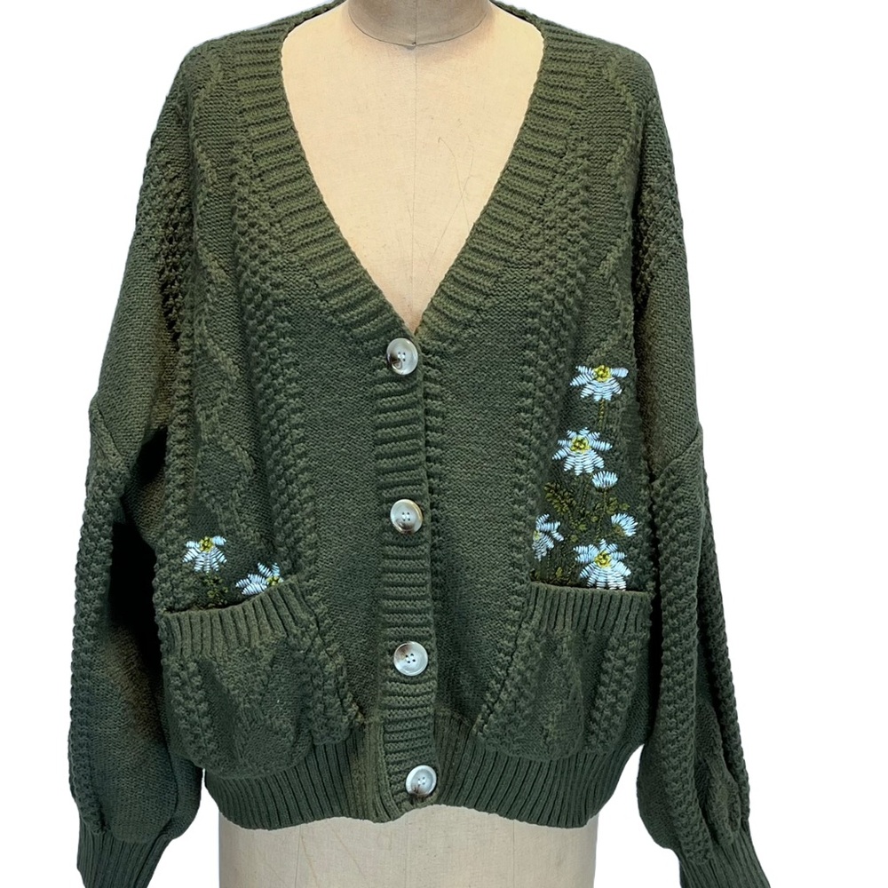 Wildflower Daisy earthy sweater cardigan cable knit button front floral‎ flowers - Picture 4 of 11